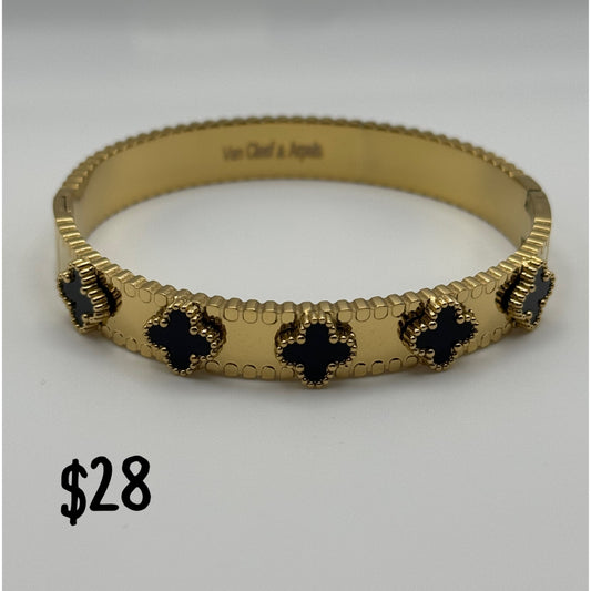 Bracelet 104
